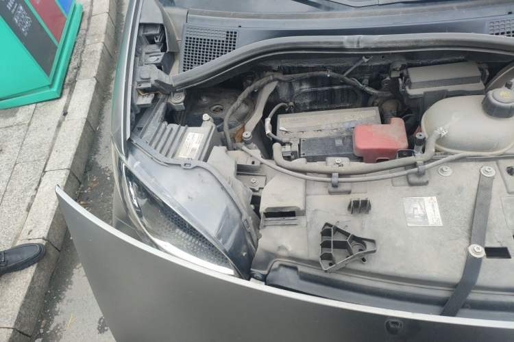 Used smart fortwo 2015 1.0L 52 kW hardtop Dynamic version Engine Bay Right