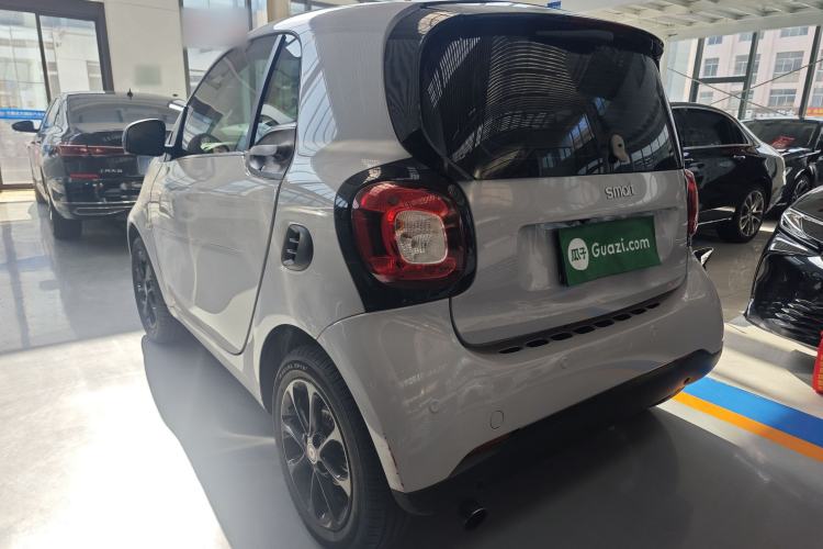 Used smart fortwo 2015 1.0L 52 kW hardtop Dynamic version Exterior 2