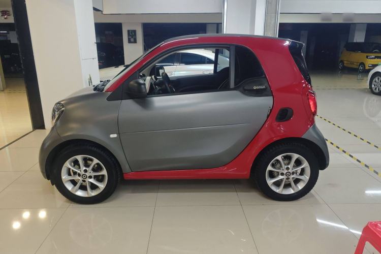 Used smart fortwo 2015 1.0L 52 kW hardtop Dynamic version Exterior 2