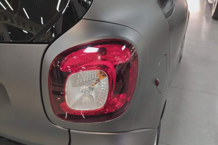 Used smart fortwo 2015 1.0L 52 kW hardtop Dynamic version Exterior 3