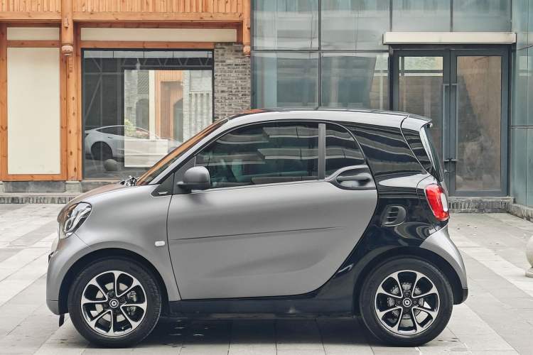 Used smart fortwo 2015 1.0L 52 kW Hardtop Passion Edition Exterior 3