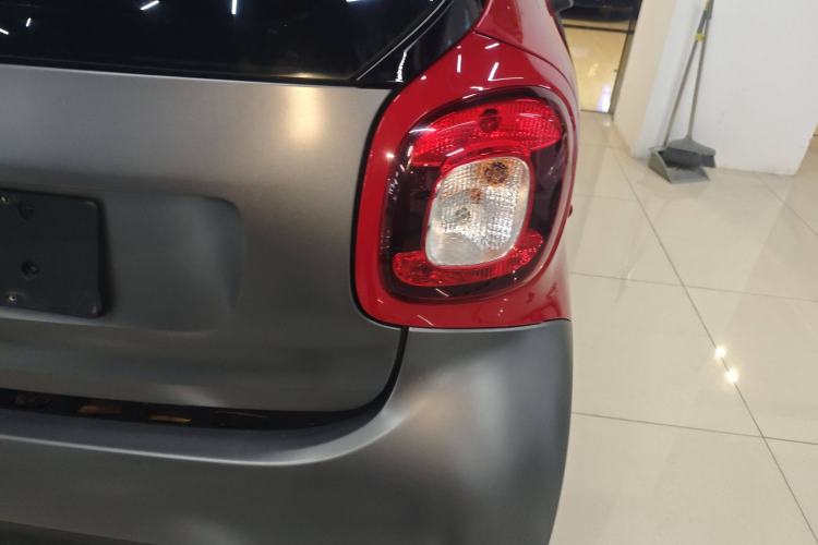 Used smart fortwo 2015 1.0L 52 kW hardtop Dynamic version Exterior 4