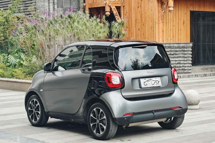 Used smart fortwo 2015 1.0L 52 kW Hardtop Passion Edition Exterior 4