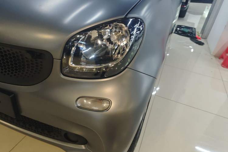 Used smart fortwo 2015 1.0L 52 kW hardtop Dynamic version Exterior 6