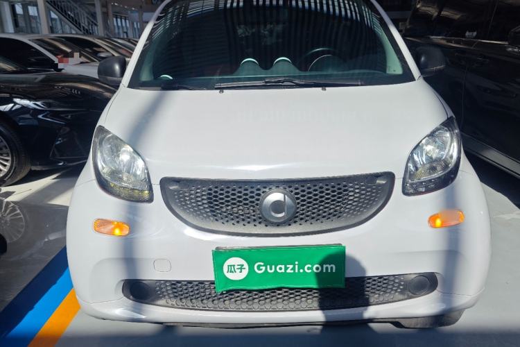 Used smart fortwo 2015 1.0L 52 kW hardtop Dynamic version Front
