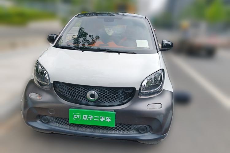Used smart fortwo 2015 1.0L 52 kW hardtop Dynamic version Front