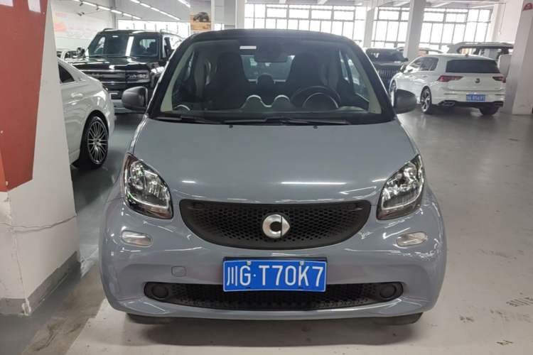 Used smart fortwo 2015 1.0L 52 kW hardtop Dynamic version Front