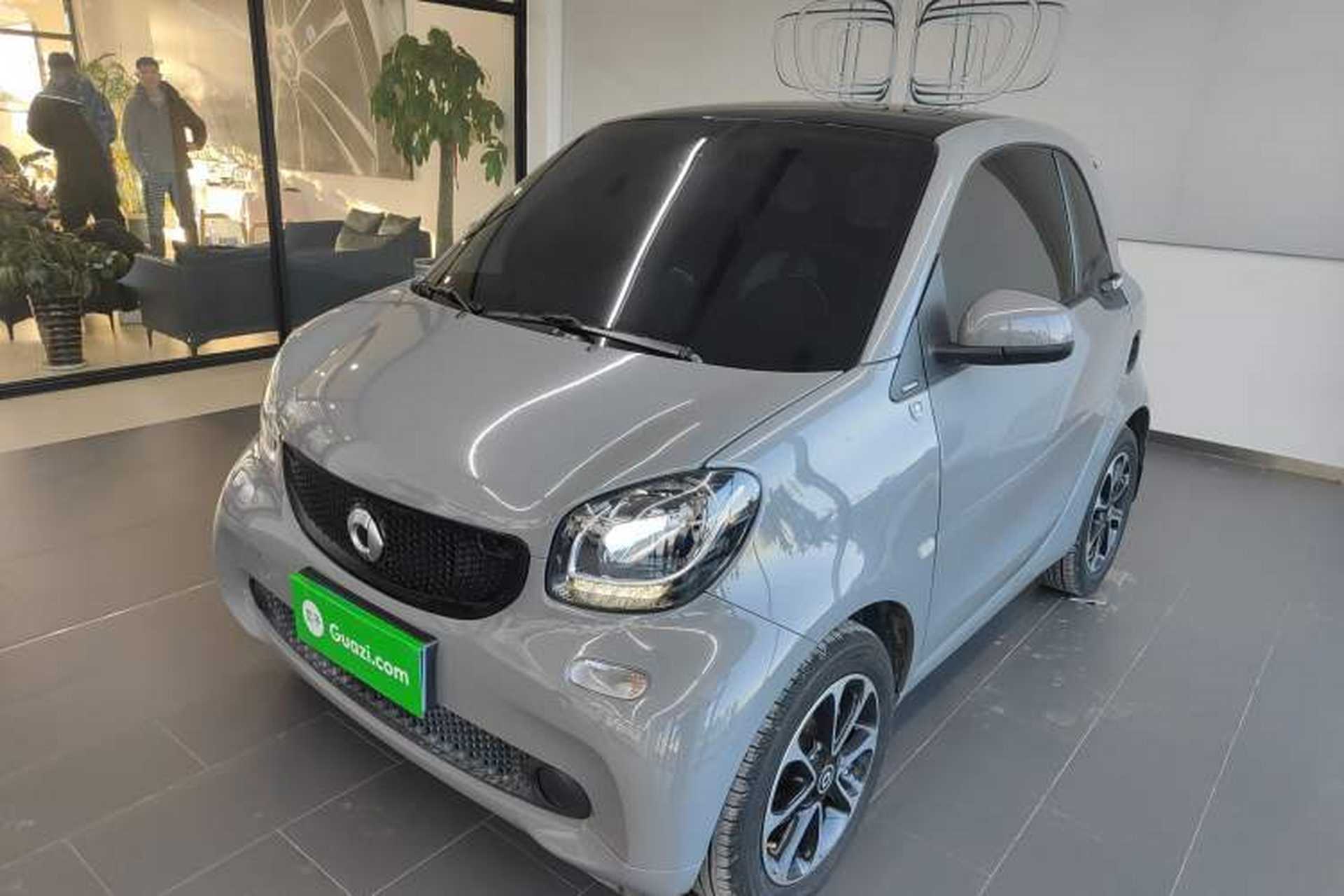 Used smart fortwo 2015 1.0L 52 kW Hardtop Passion Edition Front Left 45 Deg