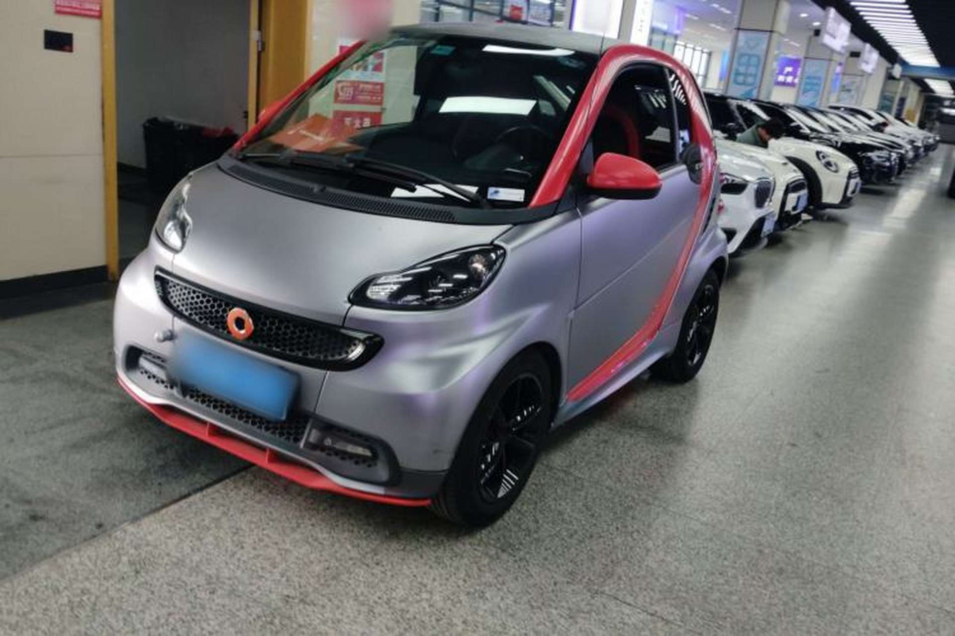Used smart fortwo 2015 1.0 MHD New Year Special Edition Front Left 45 Deg