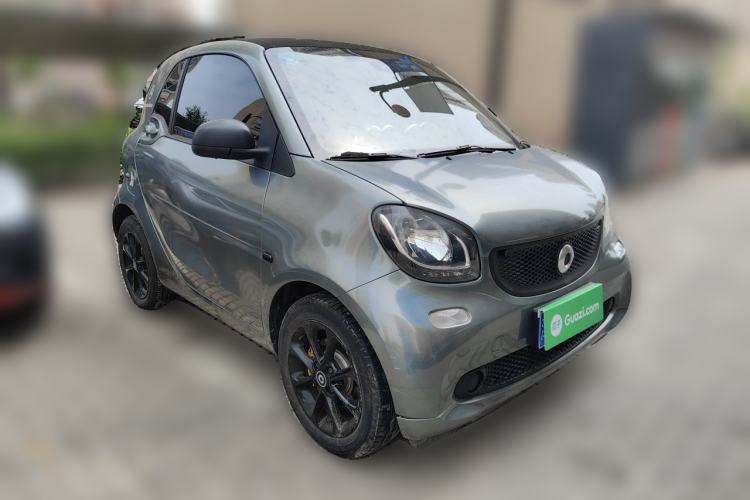 Used smart fortwo 2015 1.0L 52 kW hardtop Dynamic version Front Right 45 Deg