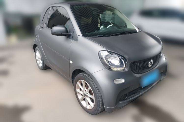 Used smart fortwo 2015 1.0L 52 kW hardtop Dynamic version Front Right 45 Deg