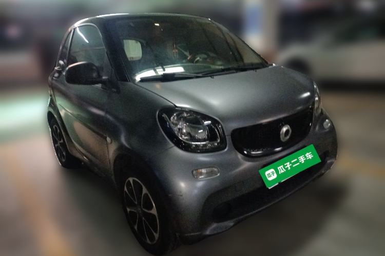 Used smart fortwo 2015 1.0L 52 kW Hardtop Passion Edition Front Right 45 Deg