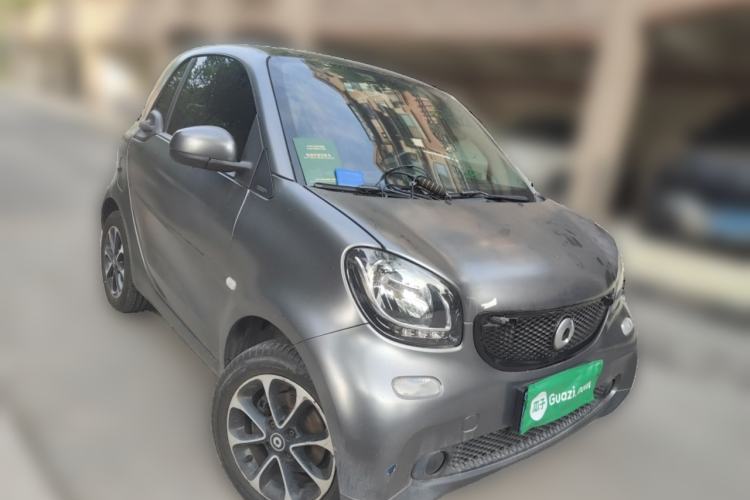 Used smart fortwo 2015 1.0L 52 kW Hardtop Passion Edition Front Right 45 Deg