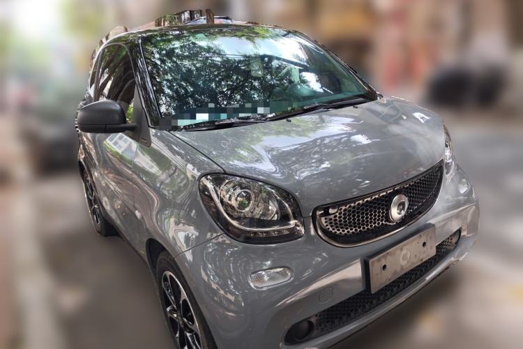 Used smart fortwo 2015 1.0L 52 kW Hardtop Passion Edition Front Right 45 Deg