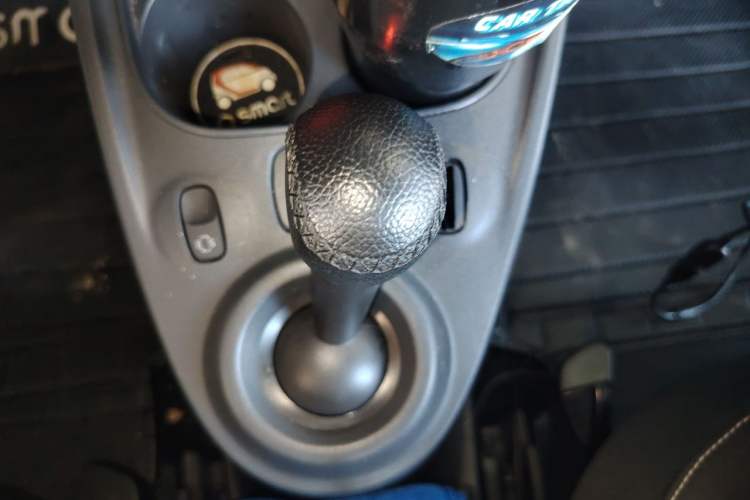 Used smart fortwo 2015 1.0L 52 kW Hardtop Passion Edition Gear Lever