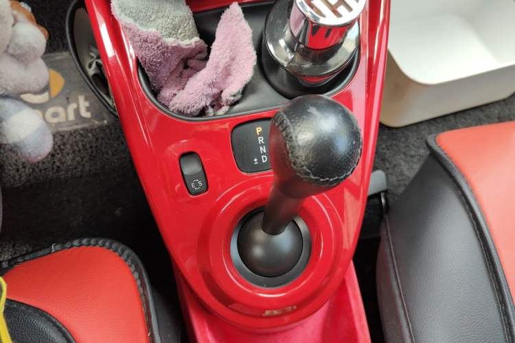 Used smart fortwo 2015 1.0L 52 kW hardtop Dynamic version Gear Lever
