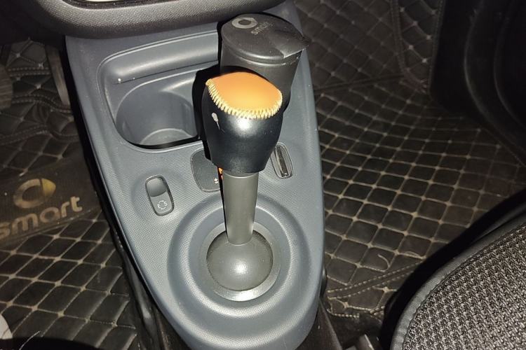 Used smart fortwo 2015 1.0L 52 kW Hardtop Passion Edition Gear Lever