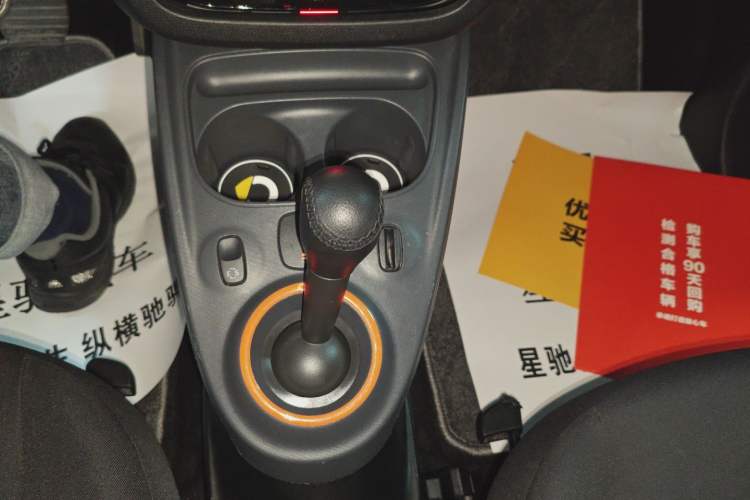 Used smart fortwo 2015 1.0L 52 kW hardtop Dynamic version Gear Lever