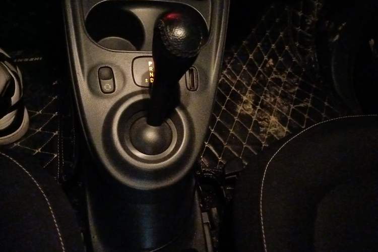 Used smart fortwo 2015 1.0L 52 kW Hardtop Passion Edition Gear Lever