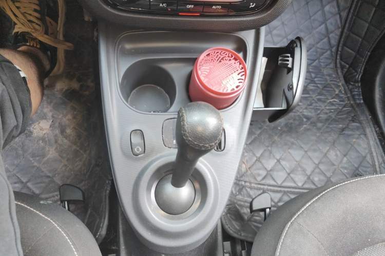 Used smart fortwo 2015 1.0L 52 kW Hardtop Passion Edition Gear Lever