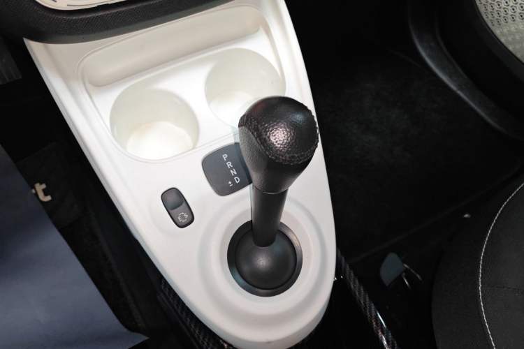 Used smart fortwo 2015 1.0L 52 kW Hardtop Passion Edition Gear Lever