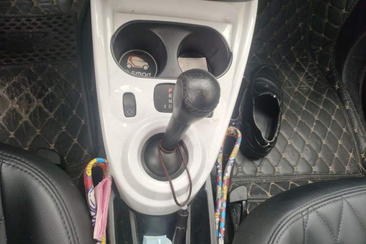 Used smart fortwo 2015 1.0L 52 kW hardtop Dynamic version Gear Lever