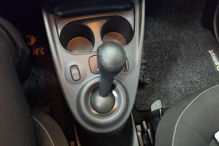 Used smart fortwo 2015 1.0L 52 kW Hardtop Passion Edition Gear Lever
