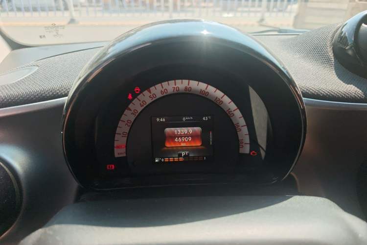 Used smart fortwo 2015 1.0L 52 kW Hardtop Passion Edition Instrument Cluster