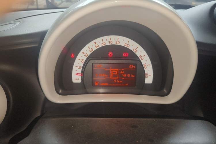 Used smart fortwo 2015 1.0L 52 kW hardtop Dynamic version Instrument Cluster