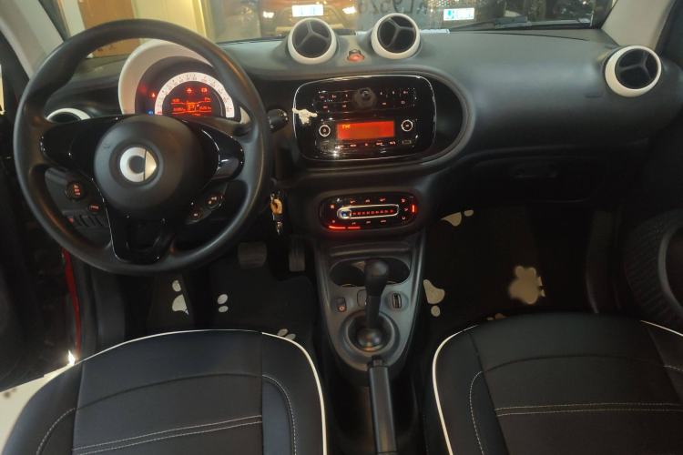 Used smart fortwo 2015 1.0L 52 kW hardtop Dynamic version Interior 1