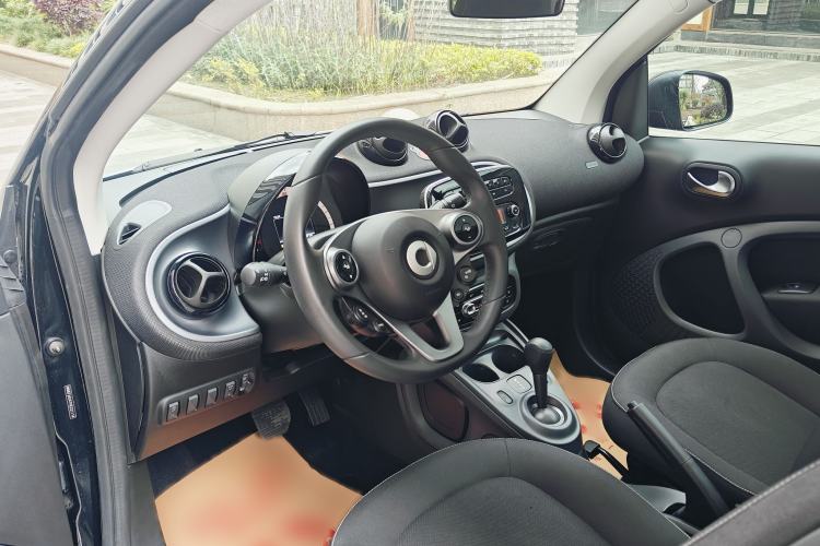 Used smart fortwo 2015 1.0L 52 kW Hardtop Passion Edition Interior 1