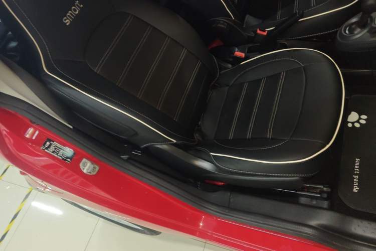 Used smart fortwo 2015 1.0L 52 kW hardtop Dynamic version Interior 10