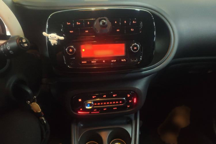Used smart fortwo 2015 1.0L 52 kW hardtop Dynamic version Interior 2