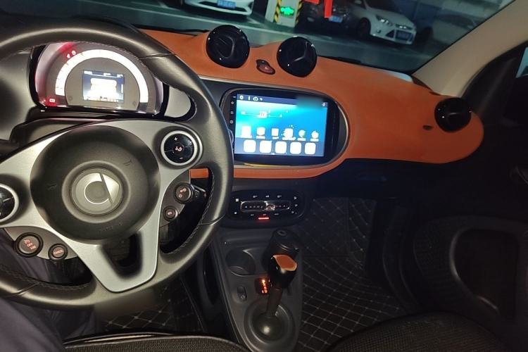 Used smart fortwo 2015 1.0L 52 kW Hardtop Passion Edition Interior 2