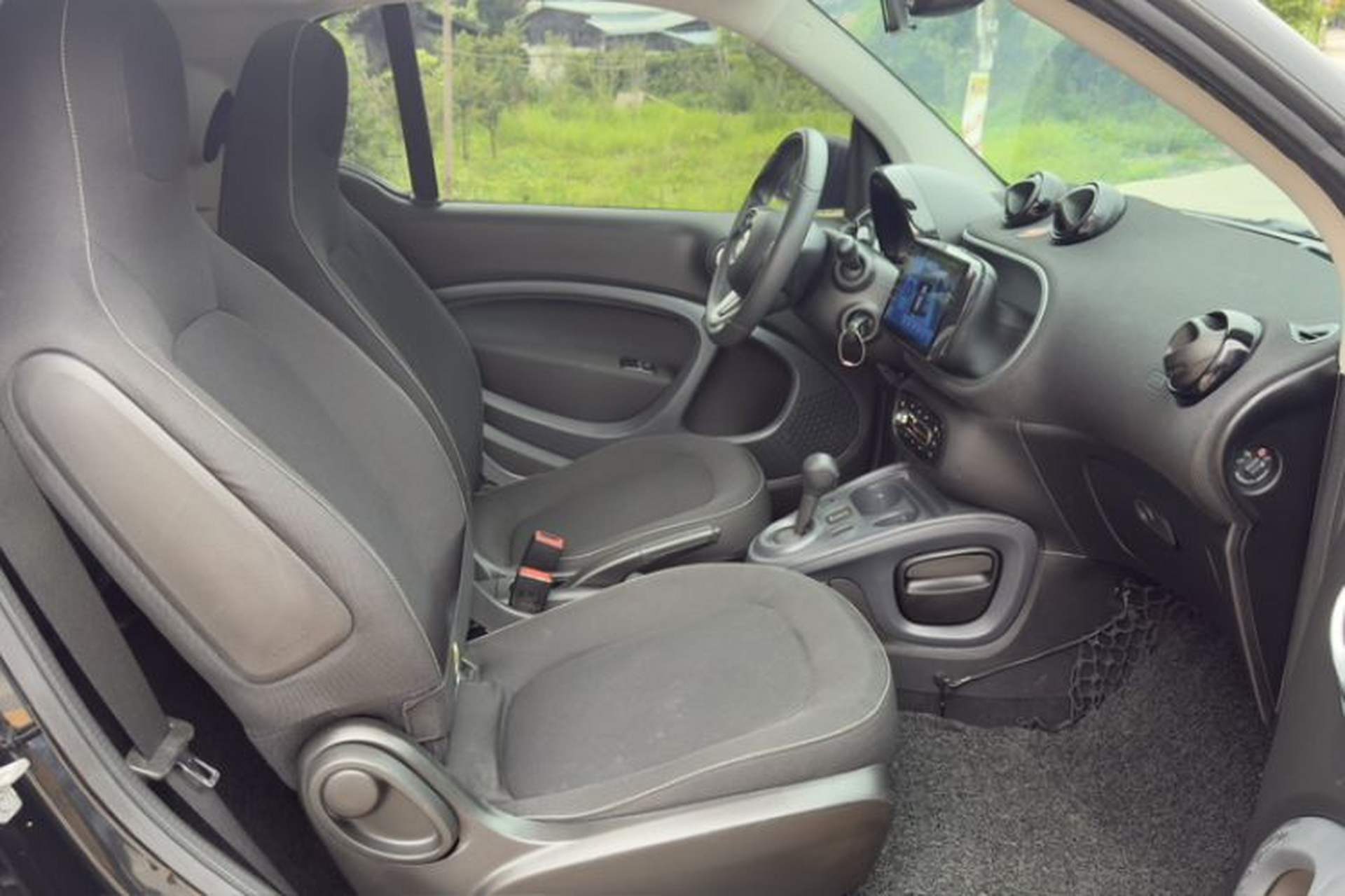 Used smart fortwo 2015 1.0L 52 kW Hardtop Passion Edition Interior 3
