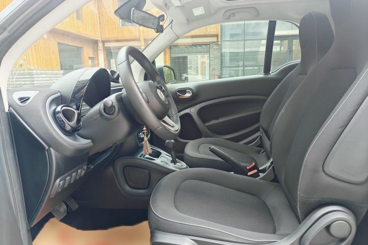 Used smart fortwo 2015 1.0L 52 kW Hardtop Passion Edition Interior 3