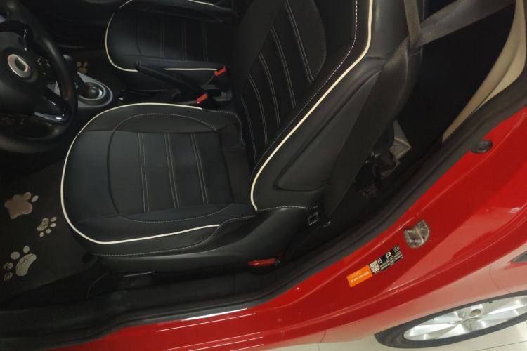 Used smart fortwo 2015 1.0L 52 kW hardtop Dynamic version Interior 4