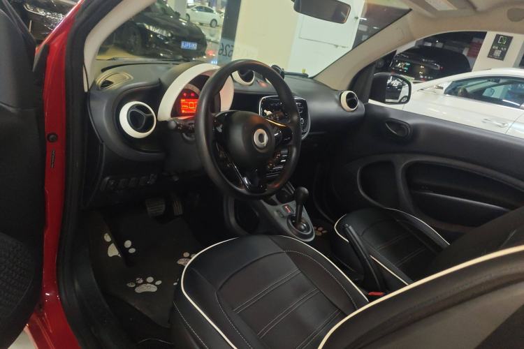 Used smart fortwo 2015 1.0L 52 kW hardtop Dynamic version Interior 5