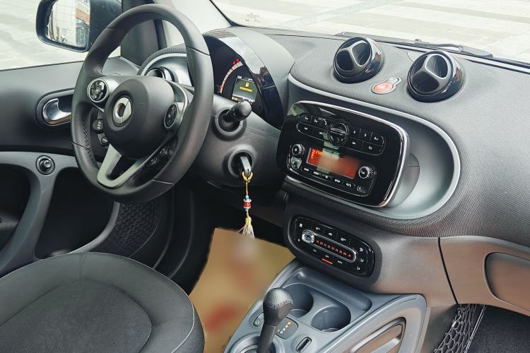 Used smart fortwo 2015 1.0L 52 kW Hardtop Passion Edition Interior 8