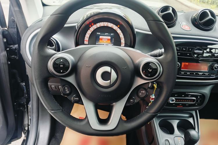 Used smart fortwo 2015 1.0L 52 kW Hardtop Passion Edition Interior 9