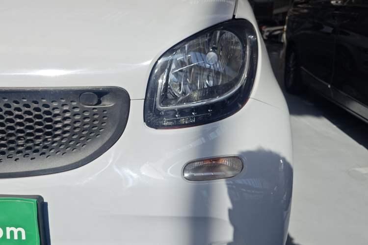Used smart fortwo 2015 1.0L 52 kW hardtop Dynamic version Left Front Headlight