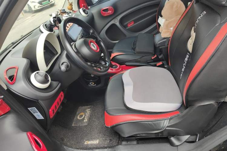 Used smart fortwo 2015 1.0L 52 kW hardtop Dynamic version Left Front Seat