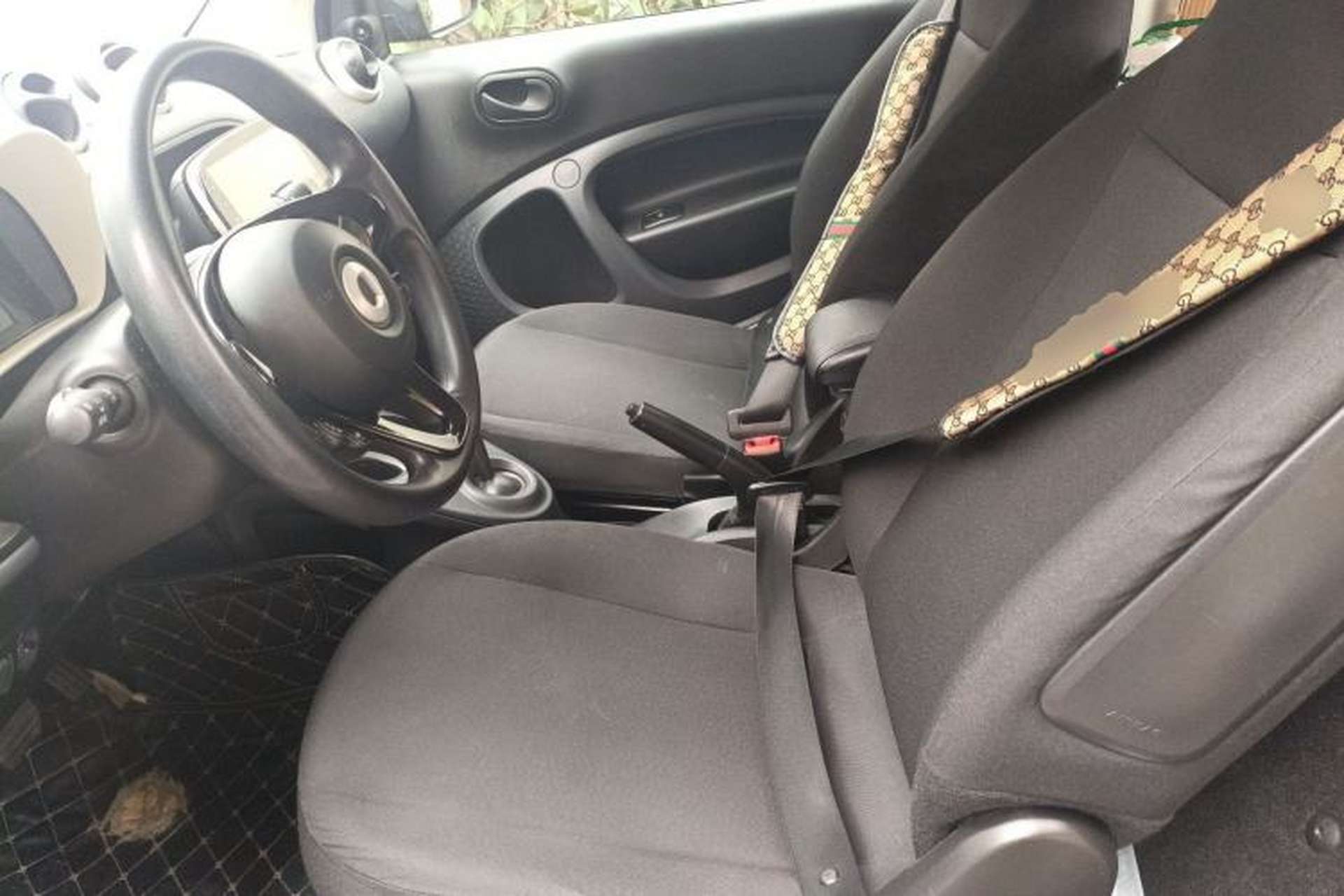 Used smart fortwo 2015 1.0L 52 kW hardtop Dynamic version Left Front Seat
