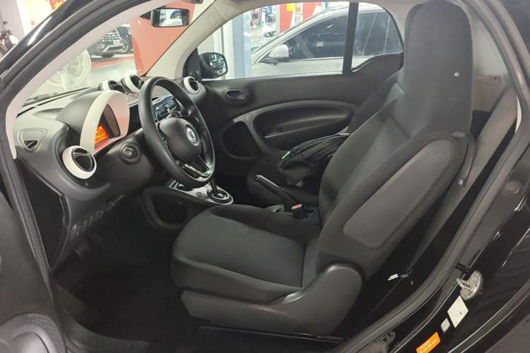 Used smart fortwo 2015 1.0L 52 kW hardtop Dynamic version Left Front Seat