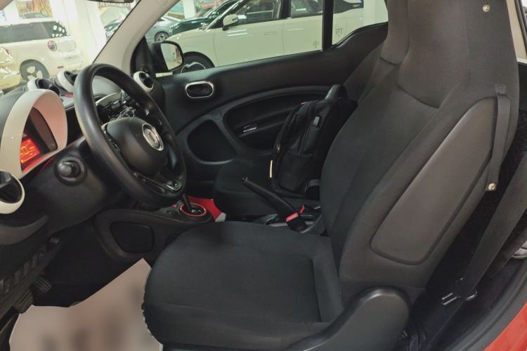 Used smart fortwo 2015 1.0L 52 kW hardtop Dynamic version Left Front Seat