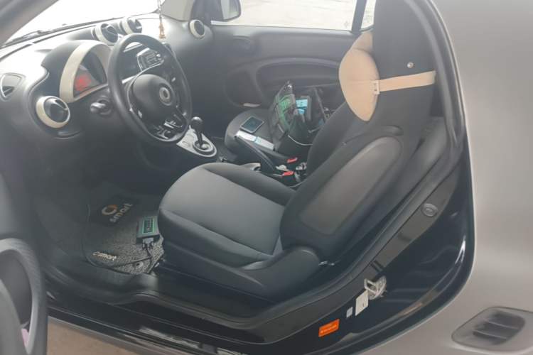 Used smart fortwo 2015 1.0L 52 kW hardtop Dynamic version Left Front Seat