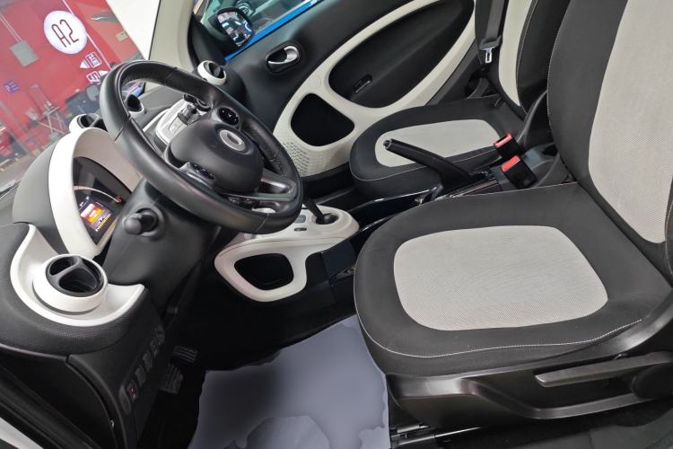 Used smart fortwo 2015 1.0L 52 kW Hardtop Passion Edition Left Front Seat