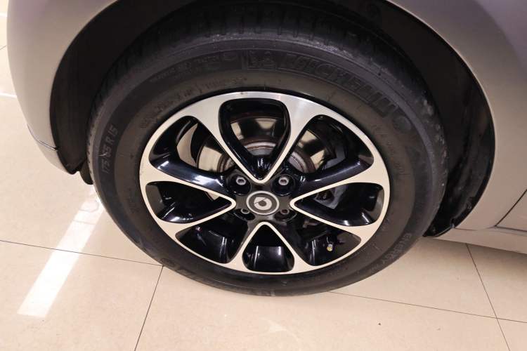 Used smart fortwo 2015 1.0L 52 kW Hardtop Passion Edition Left Front Wheel Hub