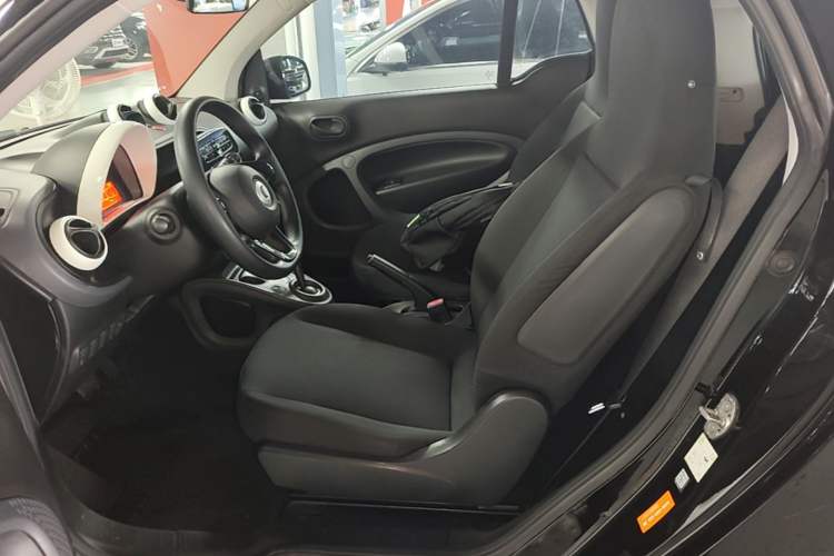 Used smart fortwo 2015 1.0L 52 kW hardtop Dynamic version Left Rear Seat