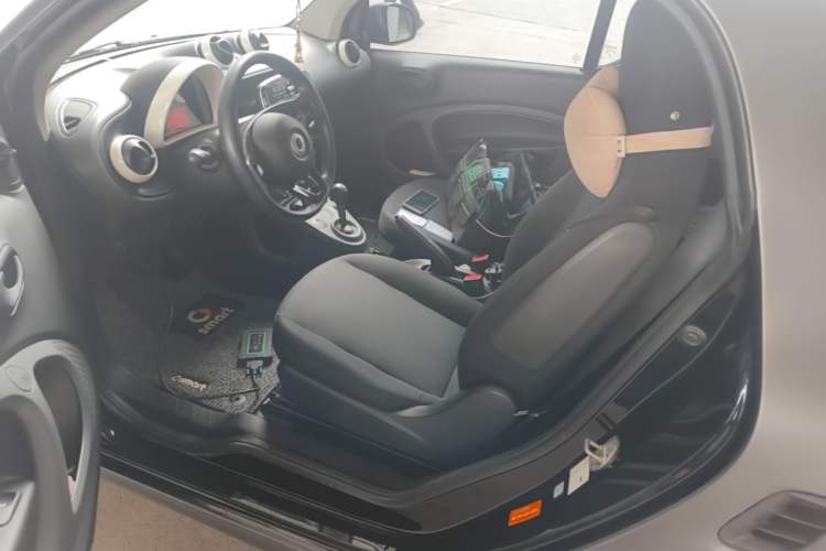 Used smart fortwo 2015 1.0L 52 kW hardtop Dynamic version Left Rear Seat